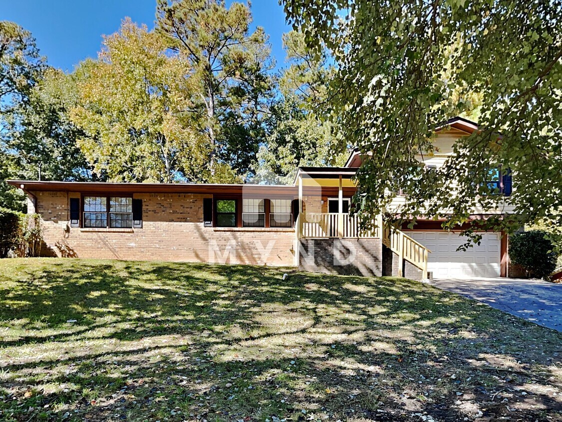 Primary Photo - 2050 Sandgate Cir SW