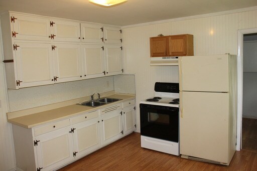 Building Photo - 1033 Howe Rd
