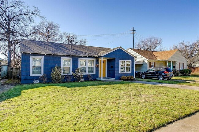 Building Photo - 4733 Calmont Ave