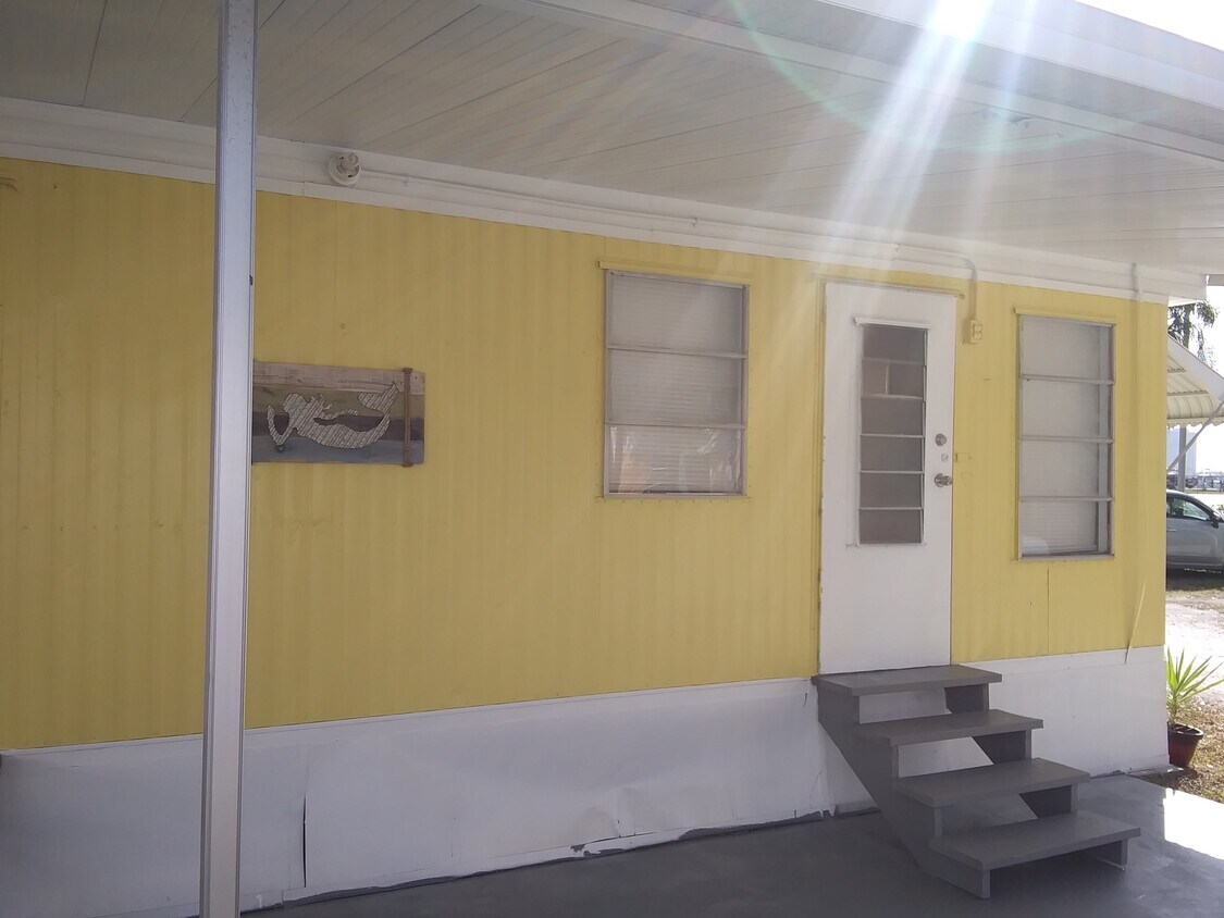 Foto principal - 1051 N Tamiami Trail
