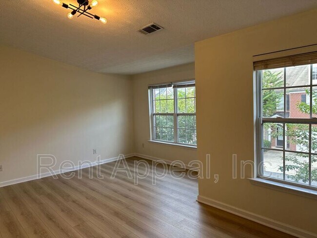 Foto del edificio - 3880 Grovemont Pl