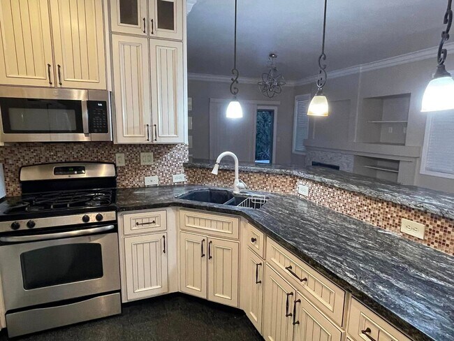 Building Photo - Home for Rent in Sacramento (Rosemont Park)