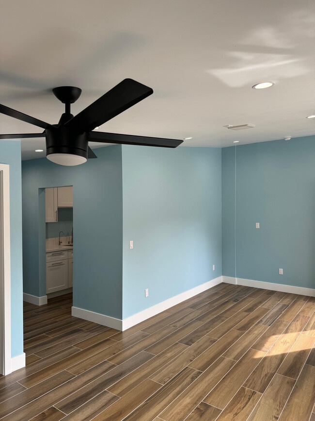 Foto del edificio - 6439 1/2 Graves Ave