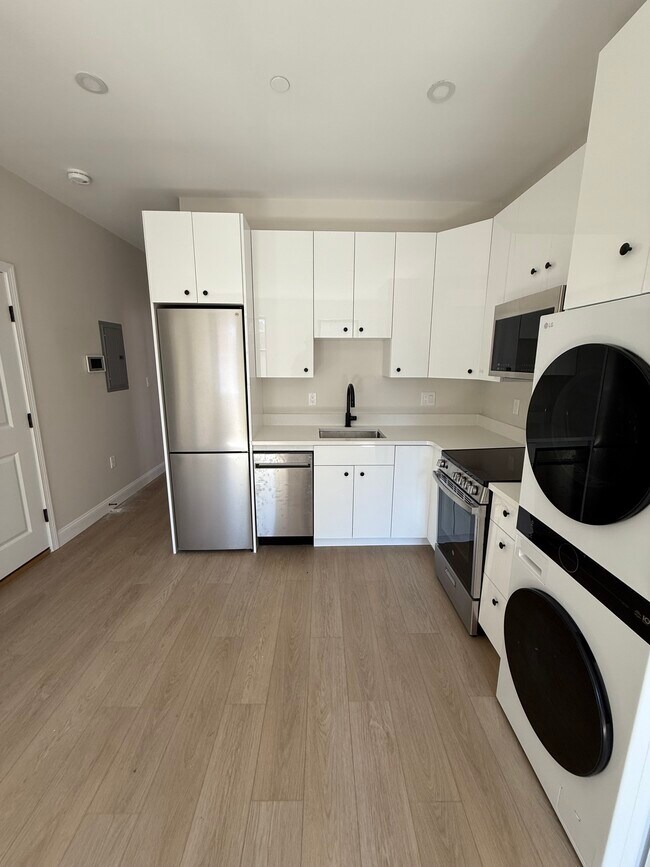 Building Photo - 115 Salem St