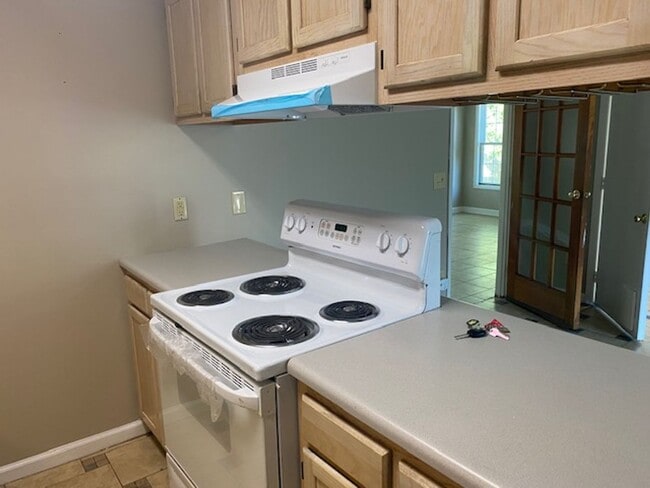 Building Photo - 4914 Pin Oak Dr