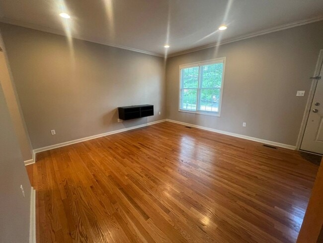 Building Photo - 409 Marshall Heights Dr