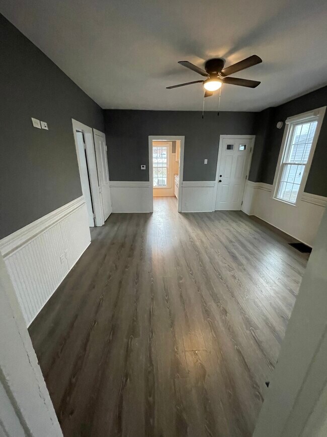 588 Elma St Unit B Bottom, Akron, OH 44310 Apartments in Akron, OH