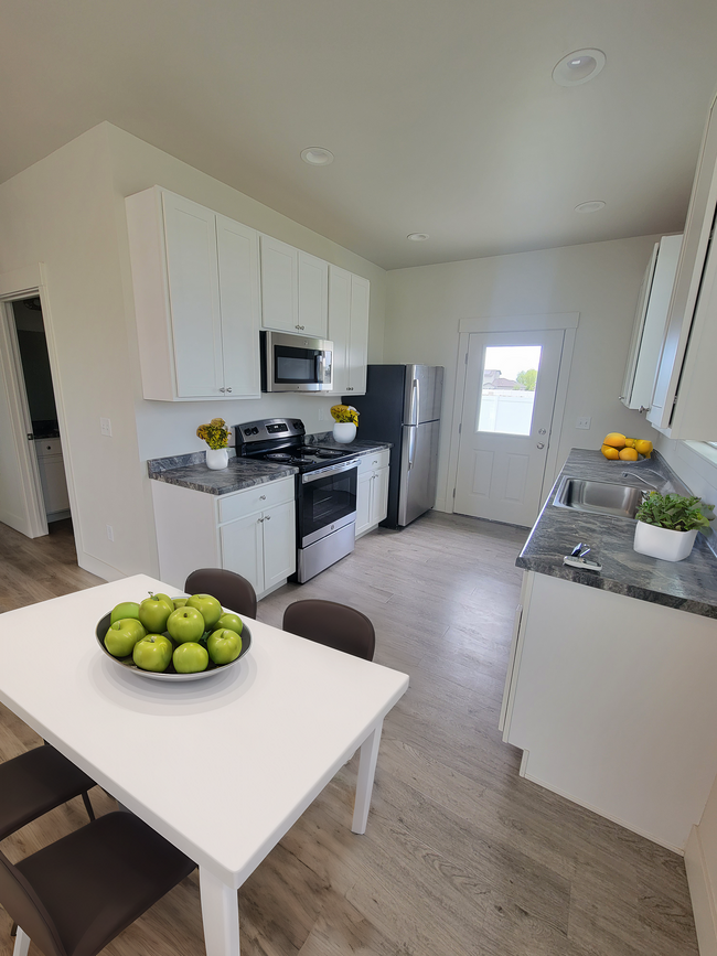 Kitchen/Dining - Golden Eagle Patio Home Apartments