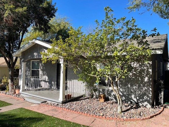 Building Photo - 218 W 8th Ave