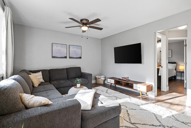 Foto del edificio - 9701 W Poppy St