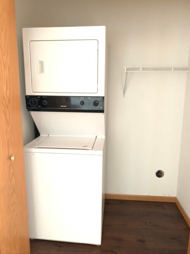 W/D in unit - 3470 Parkwild Dr