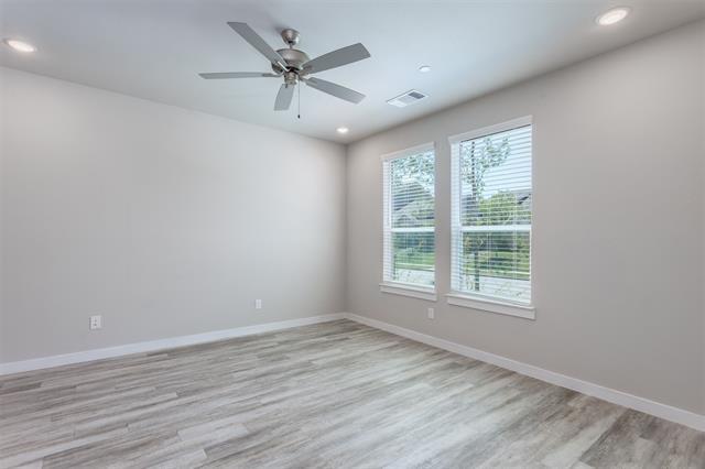 Foto del edificio - 1328 Creekbank Dr