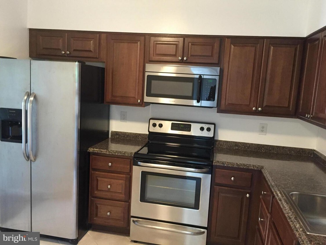 Foto principal - 5861 Suitland Rd