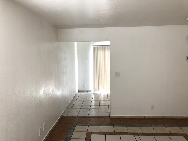 Foto del edificio - 2335 Daley St