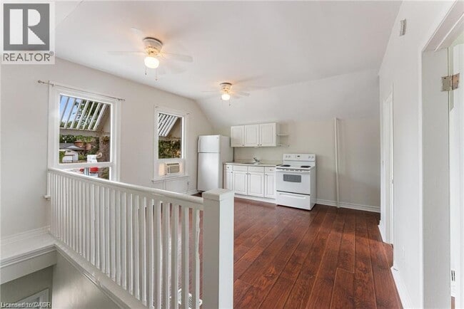 Building Photo - 208 East Avenue N