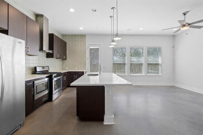 Foto del edificio - 8922 Menchaca Rd