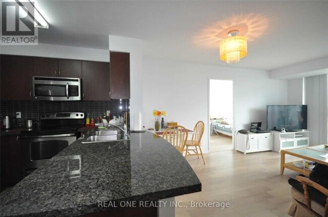 Building Photo - 4900 Glen Erin Dr