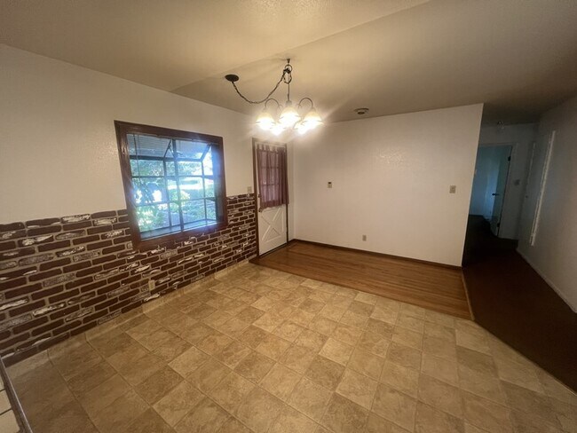 Building Photo - Beautiful 3 Bedroom Home in Great Campbell...