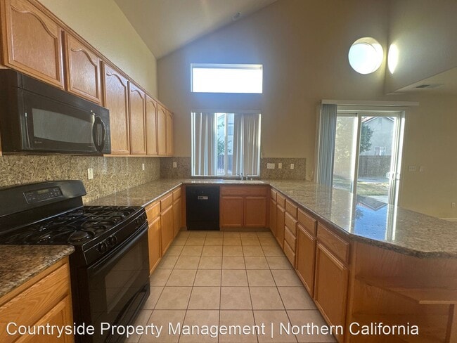 Building Photo - 3 br, 2.5 bath House - 4631 Hutchinson Ln