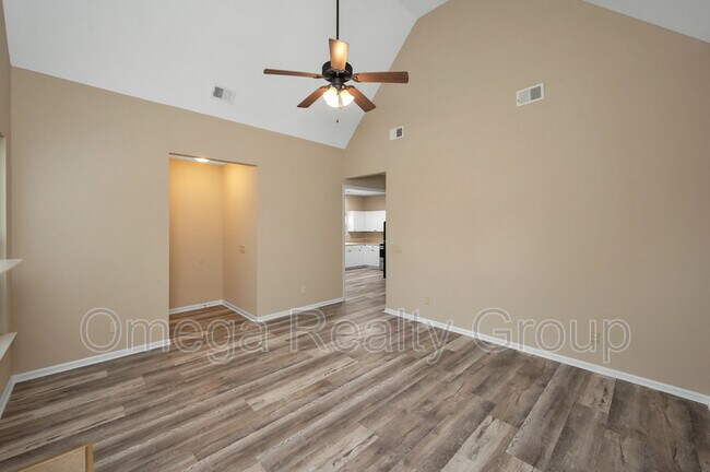 Foto del edificio - 2107 Adkins Pl