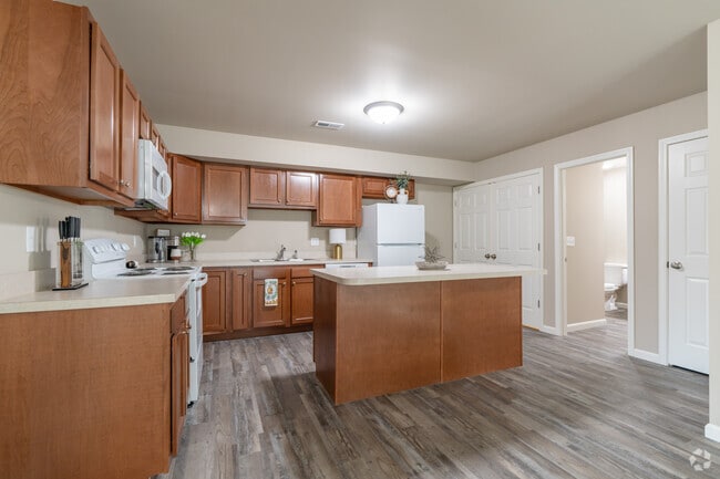 2BR, 1BA - 917SF - Kitchen - Yellowstone Development