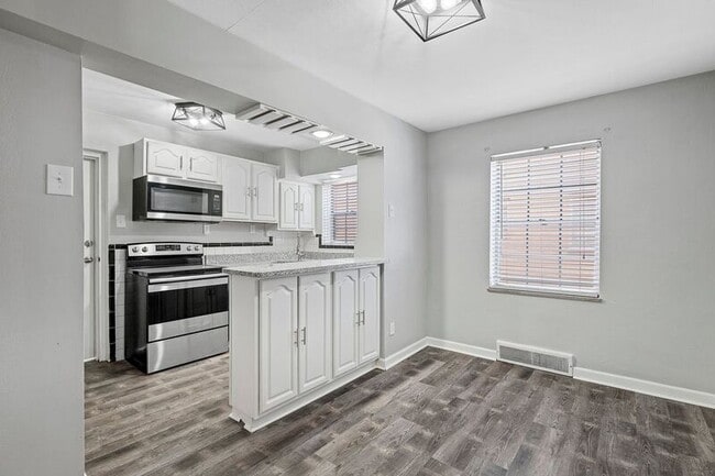 Building Photo - 5836 Sunshine Dr