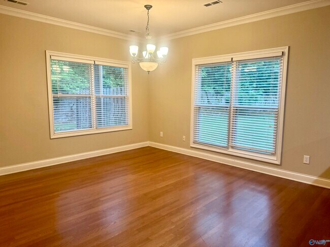 Foto del edificio - 208 Treetop Dr SE