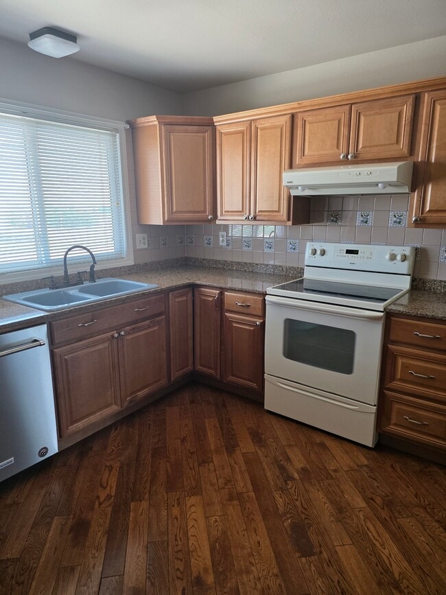 Building Photo - 380 Shoshone Ave