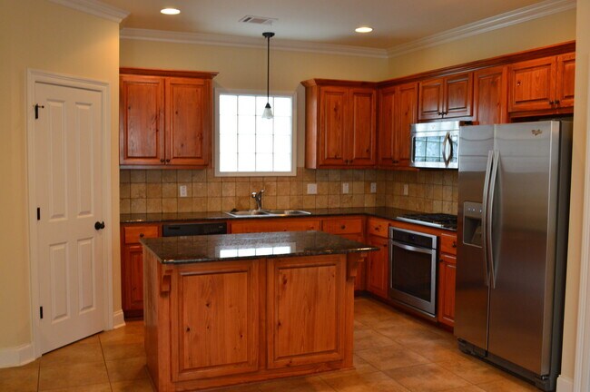 Building Photo - One month free with approved application! ...