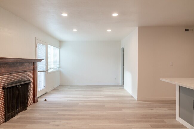 Foto del edificio - 5154 Brockbank Pl