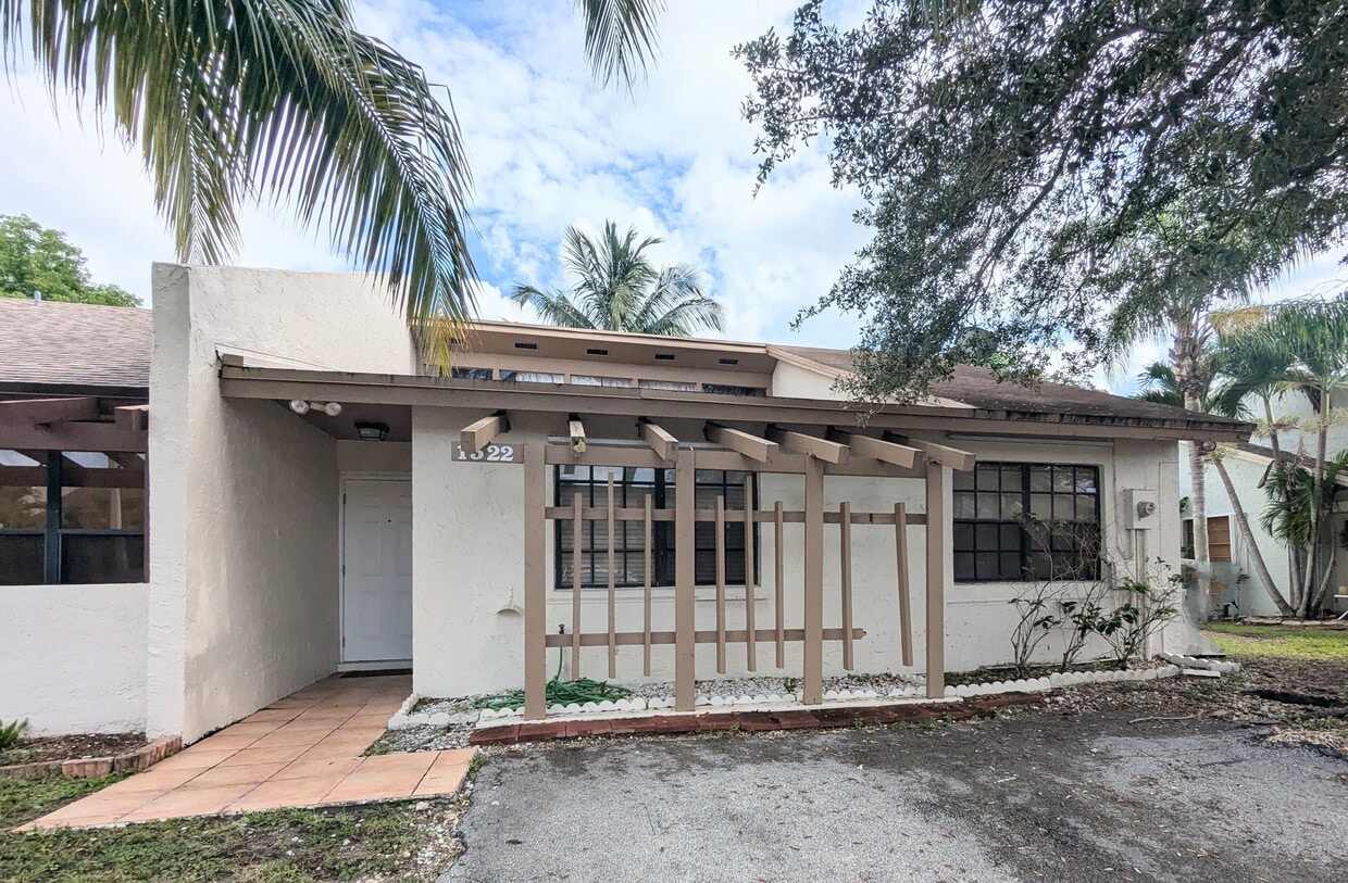 Primary Photo - 1322 Sandpiper Blvd