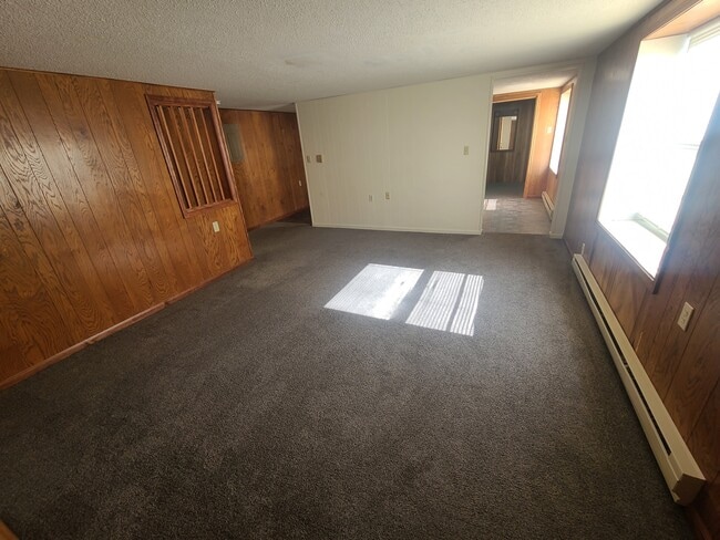 Building Photo - 105 S Elson St