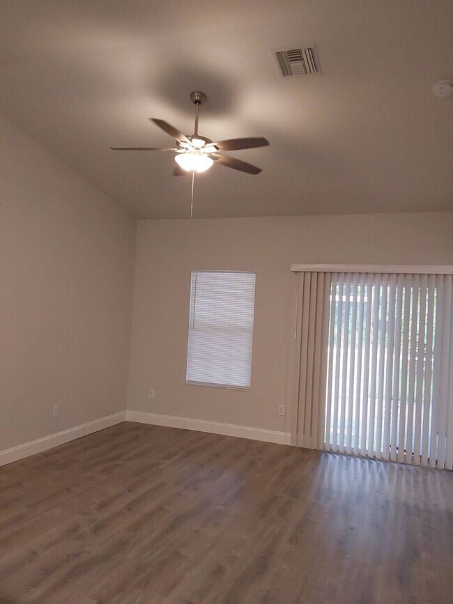 Foto del edificio - 9 Pony Express Dr