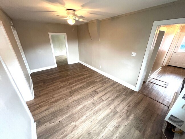 Foto del edificio - Pet Friendly 3 Bed 1 Bath Single Family home Close to Downtown!