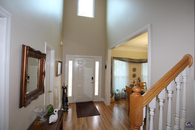 Foto del edificio - 221 Hummingbird Ln