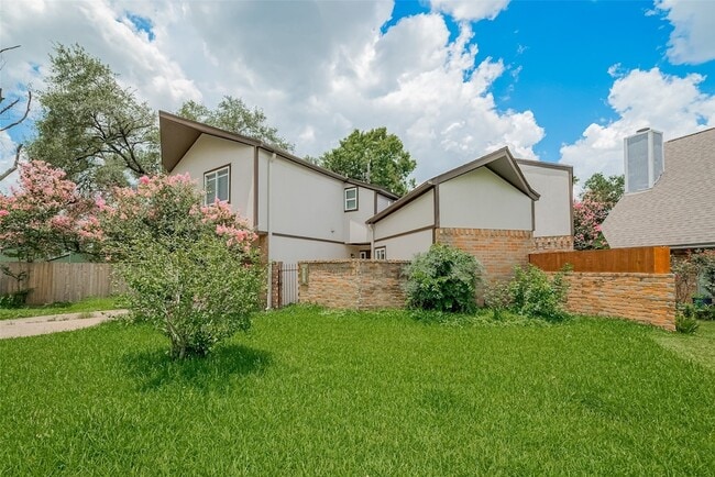 Photo - 1940 E Allegro St House