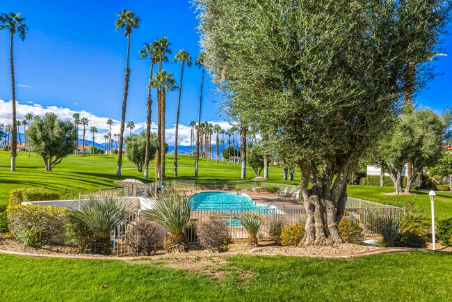 Foto del edificio - 289 Vista Royale Cir W