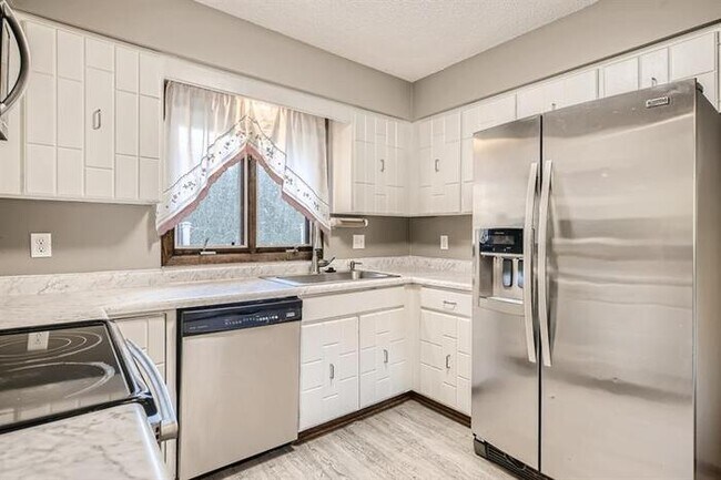 Foto del edificio - 962 Bartelmy Lane N, Maplewood, MN, 55119