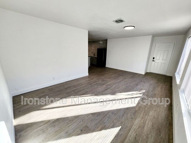 Foto del edificio - 4523 E 31st St