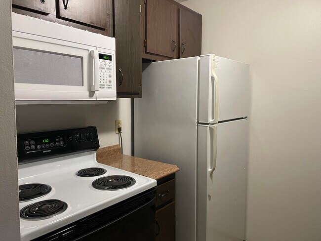 Foto del edificio - 6179 W Cold Spring Rd