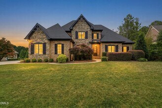 Building Photo - 2515 Village Manor Way