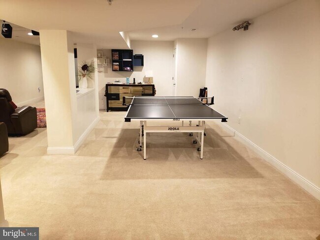 Building Photo - 323 W Boulder Dr