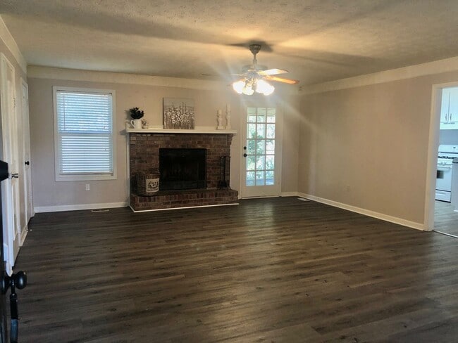 Foto del edificio - 1+ Acre of Wooded Privacy in Allatoona High School