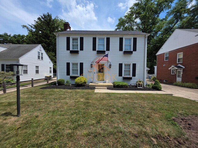 Foto del edificio - AVAILABLE JANUARY 2027 - BEAUTIFUL AND UNIQUE 4 BR HOME ACROSS CAMPUS