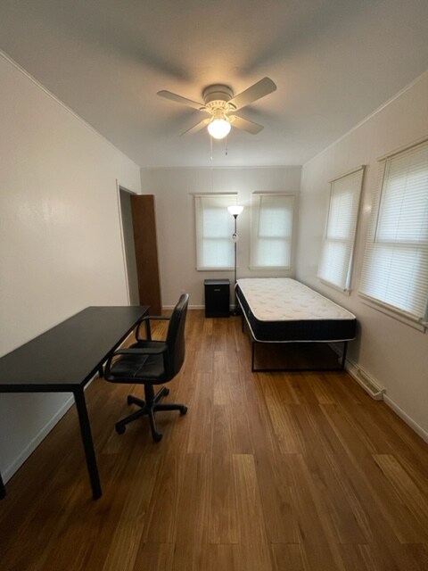 Primary Photo - 109 S Elm St