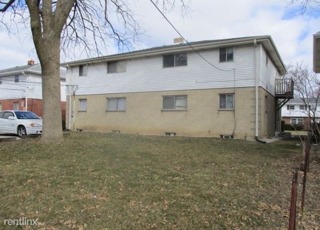 Building Photo - 3037 W Iona Terrace