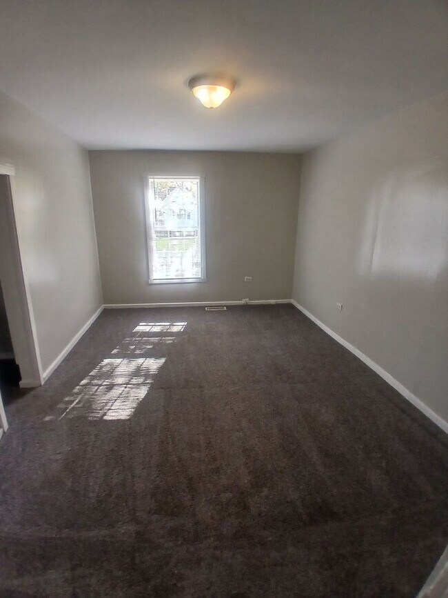 Building Photo - For Rent: 2BR/1BA Home in Muncie!