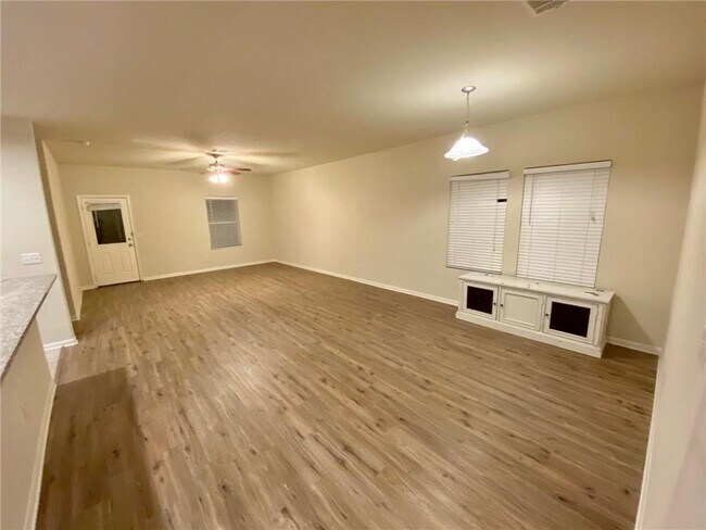 Foto del edificio - 172 Hollis Ln
