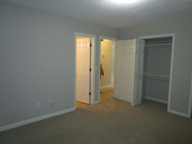 Building Photo - 885 Grimble Ct