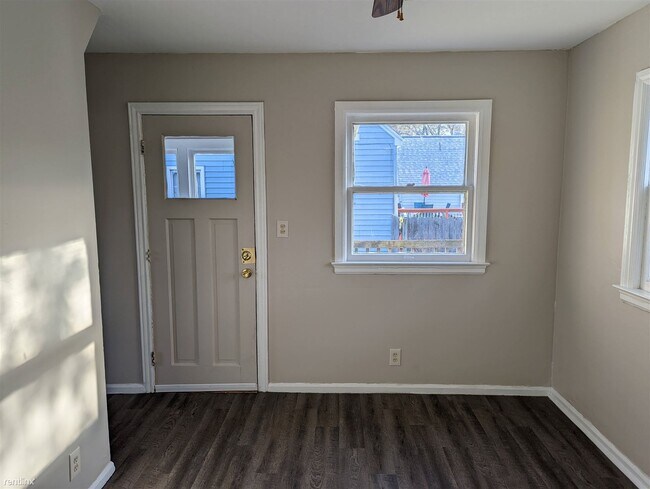 Building Photo - 3 br, 1 bath House - 3062 Roosevelt Rd